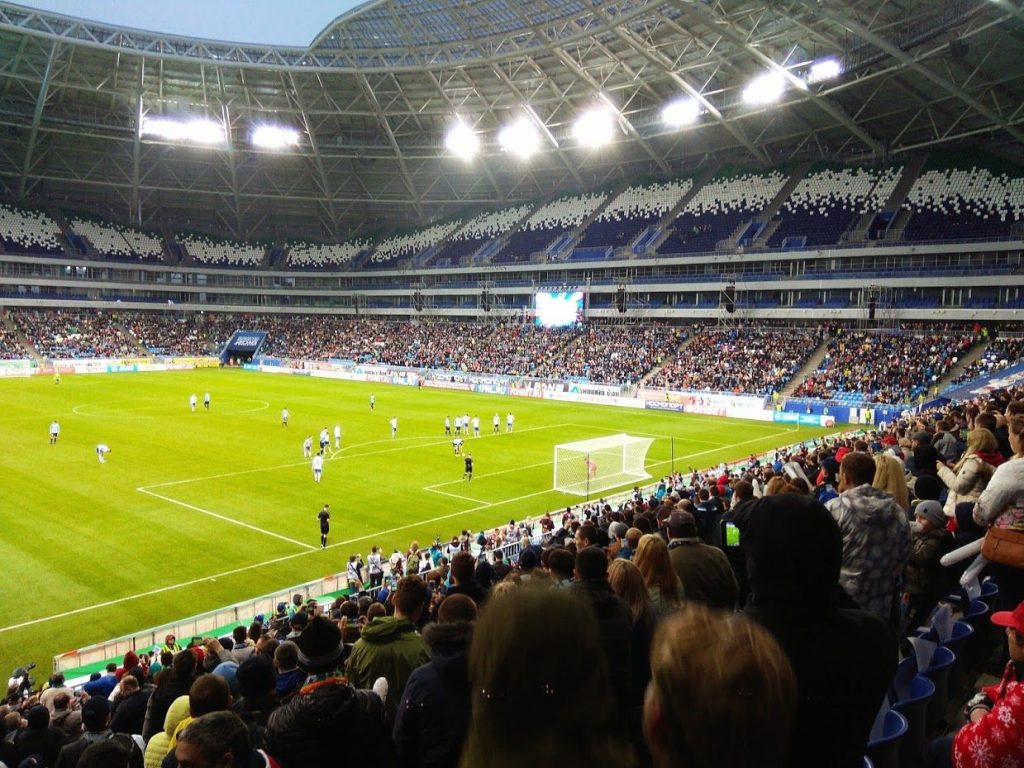 Трибуны самарской арены во время матча